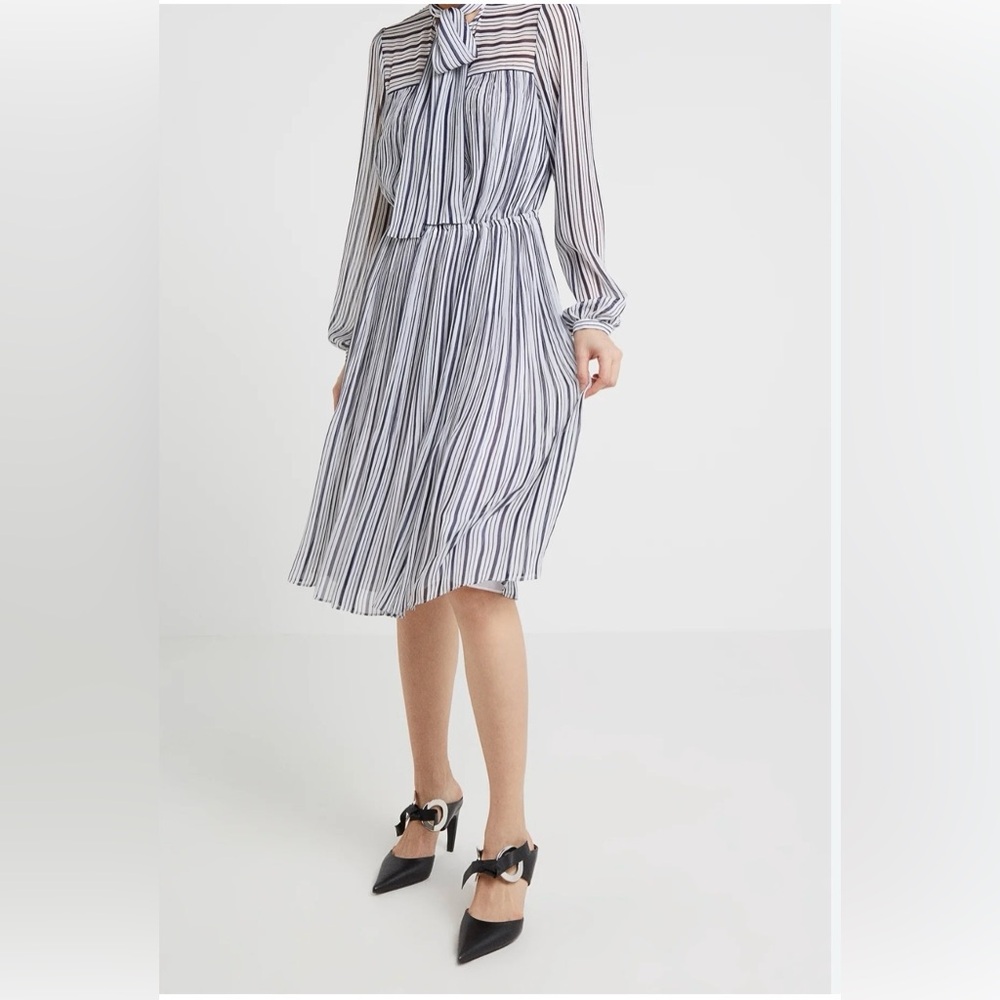 NWT! MICHAEL MICHAEL KORS White & Navy Striped Crinkled Georgette Tie-Neck- L